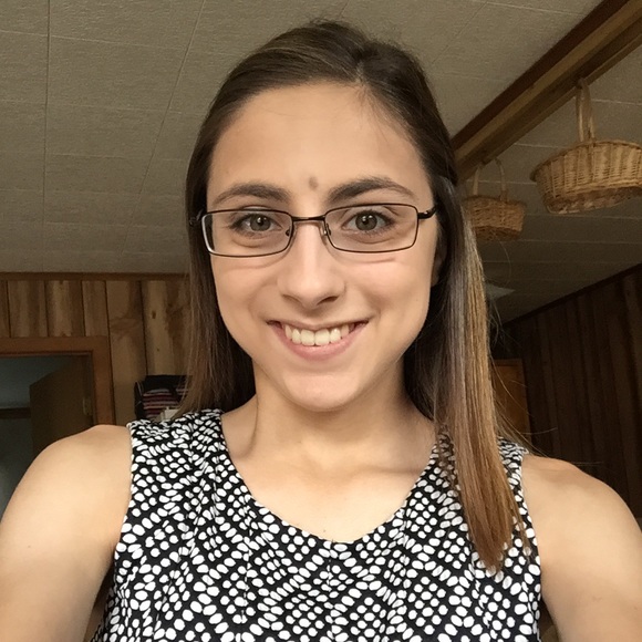 Meet your Posher, Amanda - Picture 1 of 1